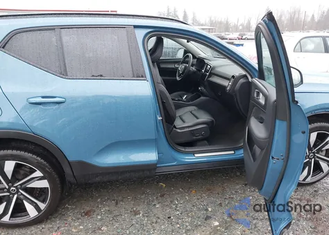 2023 Volvo Xc40 B5 Ultimate Dark Theme z USA, uszkodzony, nr VIN YV4L12UX2P2925906